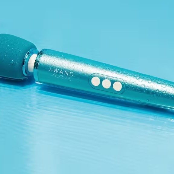 Le Wand Dive Rechargeable Massager - Blue