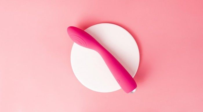 SVAKOM - Iris G-spot Vibrator - Plum Red photo-13