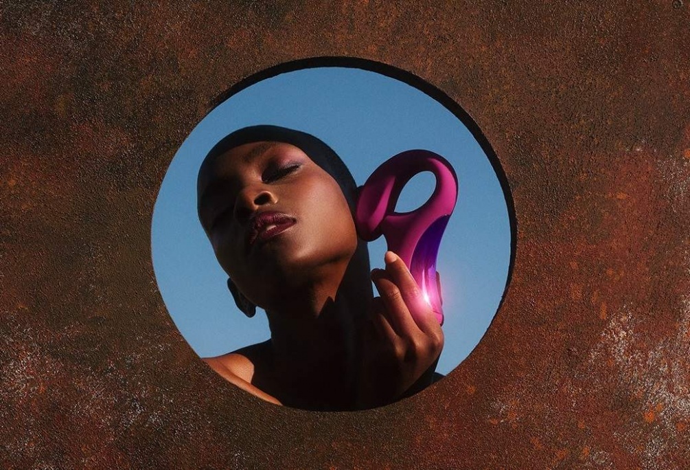 Lelo - Enigma Cruise Clitoral Stimulator - Deep Rose photo-2 Lelo - Enigma Cruise Clitoral Stimulator - Deep Rose photo-2