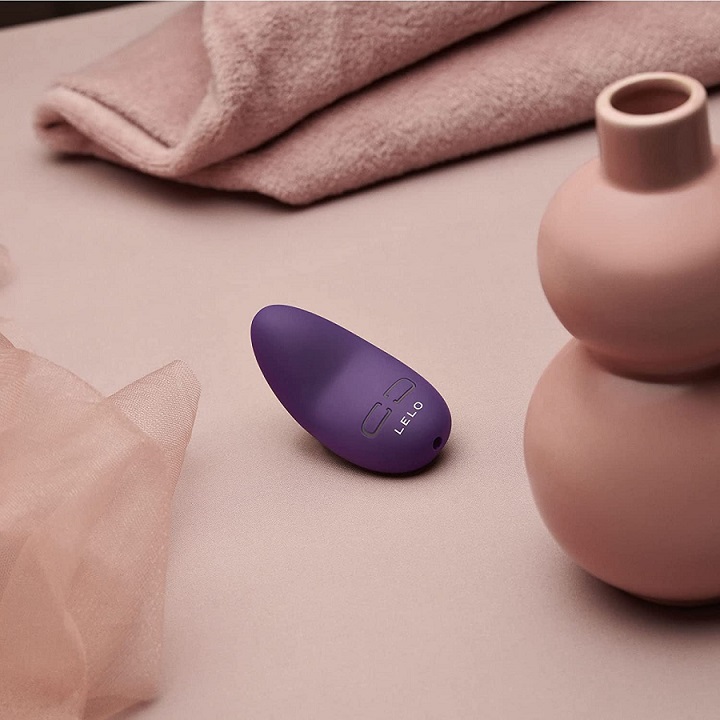Lelo - Lily 3 Mini Vibrator - Dark Plum photo-2